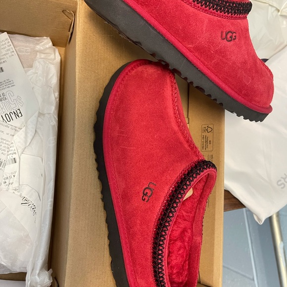 Red/Black Ugg slipper ‘Brand New’ - Picture 3 of 4
